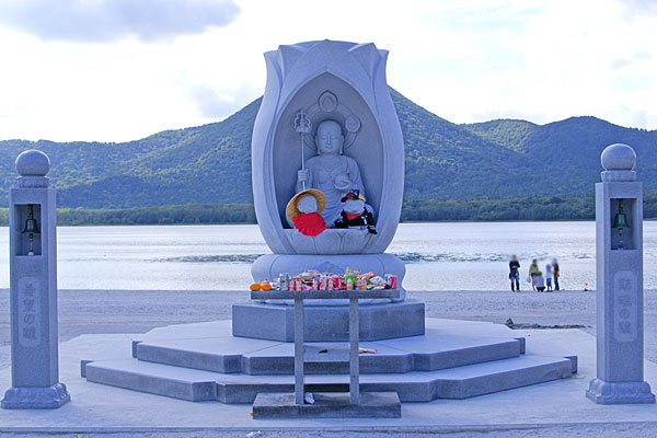 東日本大震災犠牲者追悼の地蔵菩薩像